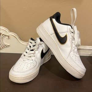 Nike Air Force 1 White Black Gold